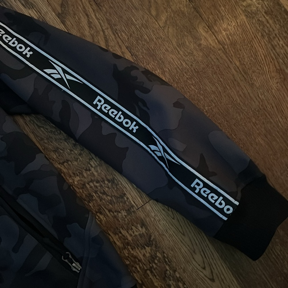 Boys Reebok jacket - Picture 3 of 5